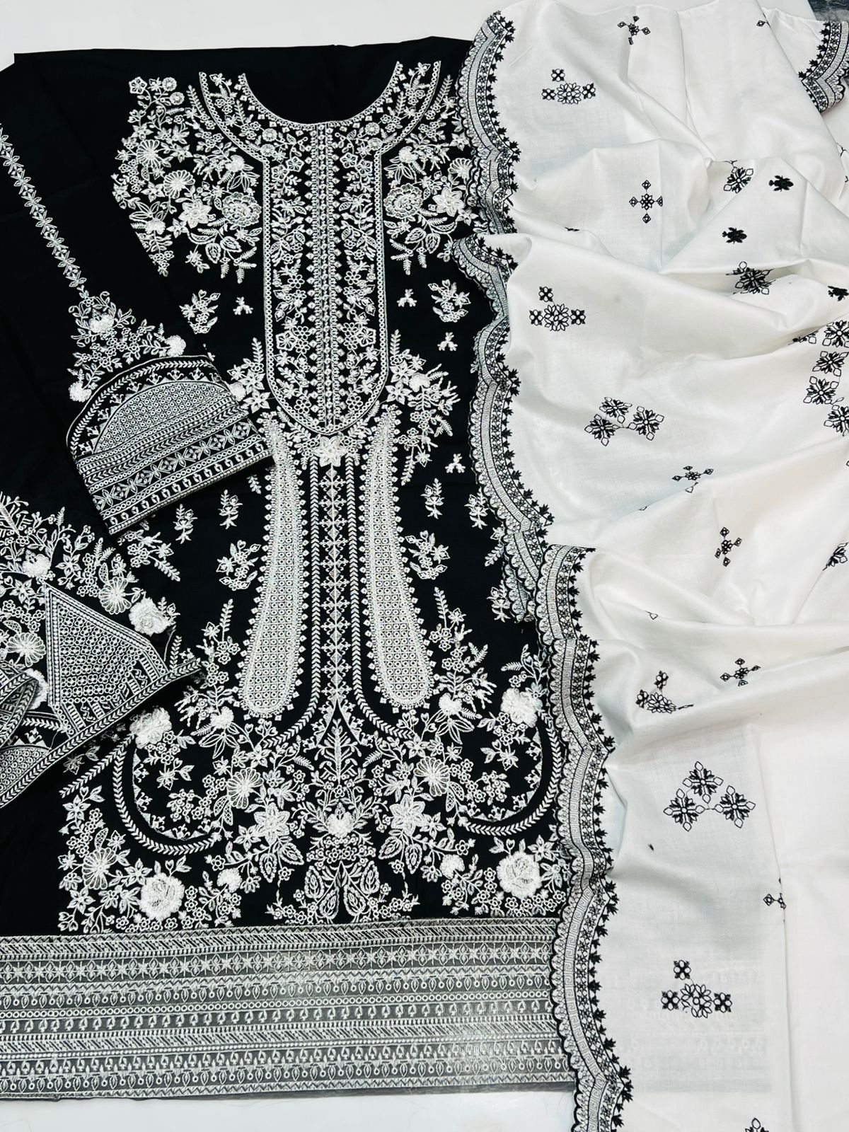 HUSSAIN REHAR| DHANAK 3 PIECE FULL HEAVY EMB SUIT WITH HEAVY EMB SHAWL FOR WINTER 2025-26 D-1810